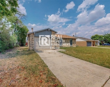 5568 Ragan Drive - Photo Thumbnail 2