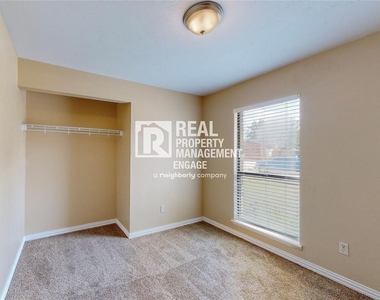 5568 Ragan Drive - Photo Thumbnail 20