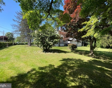 215 Shadeland Ave - Photo Thumbnail 5