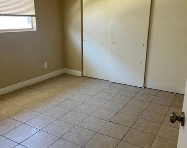 2516 Mesquite Ave #1-4 - Photo Thumbnail 2