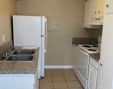 2516 Mesquite Ave #1-4 - Photo Thumbnail 5