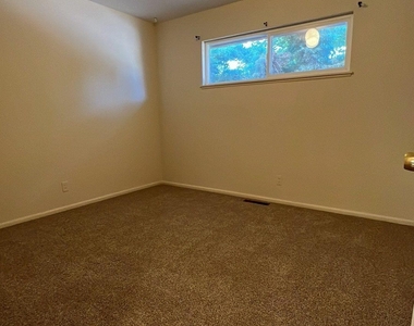 3560 Yosemite Pl - Photo Thumbnail 9