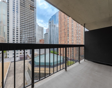 33 W Delaware Place - Photo Thumbnail 13