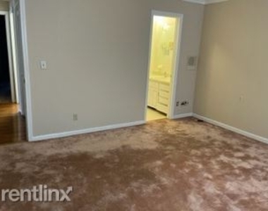 611 E Mountcastle Dr - Photo Thumbnail 15