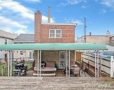 1559 Hering Avenue - Photo Thumbnail 2