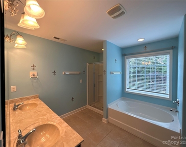 4406 Overbecks Lane - Photo Thumbnail 7