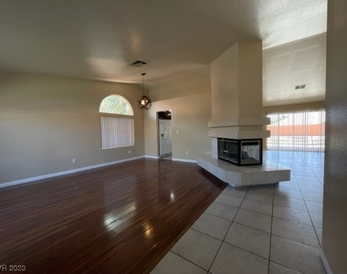 925 Alta Oaks Drive - Photo Thumbnail 3