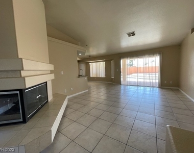 925 Alta Oaks Drive - Photo Thumbnail 6