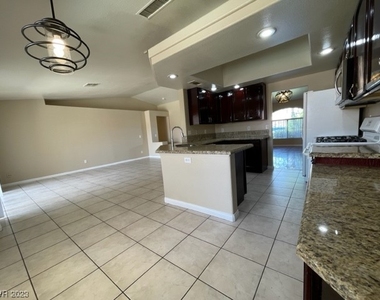 925 Alta Oaks Drive - Photo Thumbnail 8