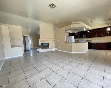 925 Alta Oaks Drive - Photo Thumbnail 7