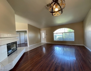 925 Alta Oaks Drive - Photo Thumbnail 11