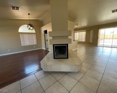 925 Alta Oaks Drive - Photo Thumbnail 14