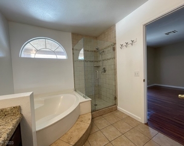 925 Alta Oaks Drive - Photo Thumbnail 25