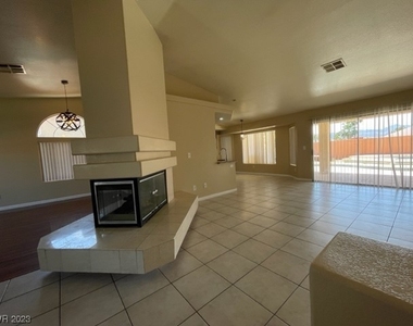 925 Alta Oaks Drive - Photo Thumbnail 5