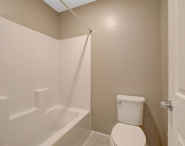 9726 Cluny Avenue - Photo Thumbnail 33