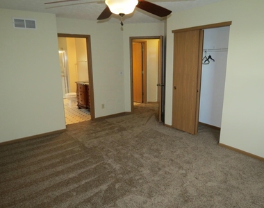 4331 Sestos Drive - Photo Thumbnail 14