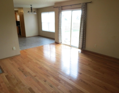 4331 Sestos Drive - Photo Thumbnail 4