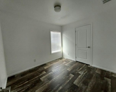 1624 Palm Street - Photo Thumbnail 6