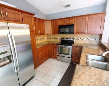 1058 Sw 104th Way - Photo Thumbnail 11