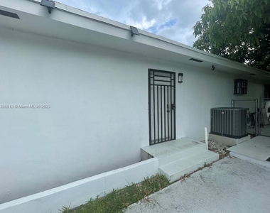 6880 Sw 25th St - Photo Thumbnail 0