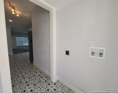 1026 W French Pl - Photo Thumbnail 11