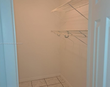 11605 Nw 29th Ct - Photo Thumbnail 11