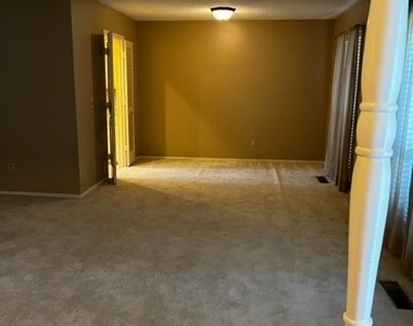 7719 Camelot  Cir - Photo Thumbnail 1