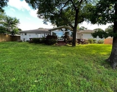 7719 Camelot  Cir - Photo Thumbnail 13