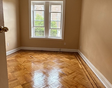 1583 Park Place - Photo Thumbnail 4