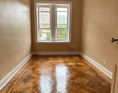 1583 Park Place - Photo Thumbnail 3