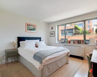 Jane Street - Photo Thumbnail 3