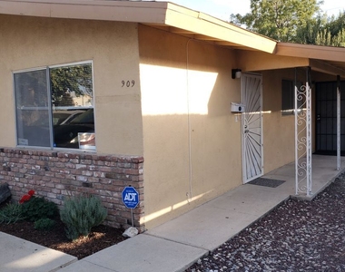 909 El Tejon Ave - Photo Thumbnail 10