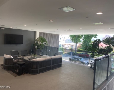 10925 Hartsook St - Photo Thumbnail 4