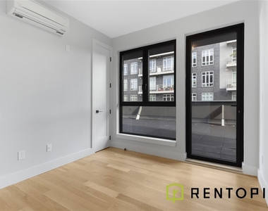 494 Manhattan Avenue - Photo Thumbnail 3