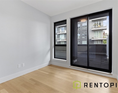 494 Manhattan Avenue - Photo Thumbnail 2