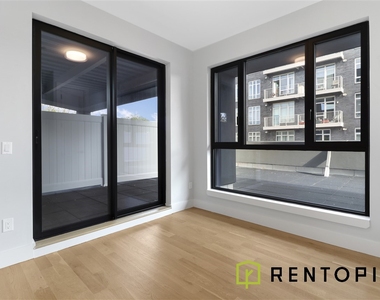 494 Manhattan Avenue - Photo Thumbnail 4