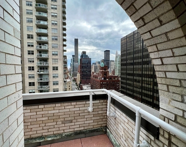 East 57th Street - Photo Thumbnail 12