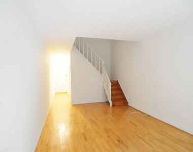 516 East 86th Street - Photo Thumbnail 2