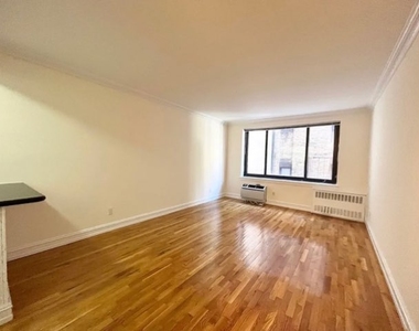 1661 York Avenue - Photo Thumbnail 2