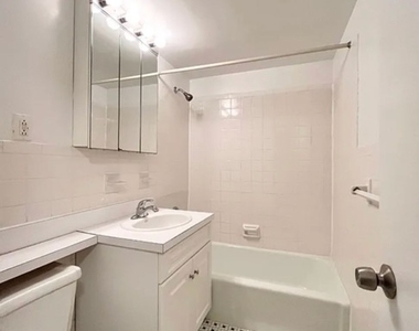 1661 York Avenue - Photo Thumbnail 5