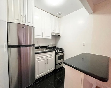 1661 York Avenue - Photo Thumbnail 3