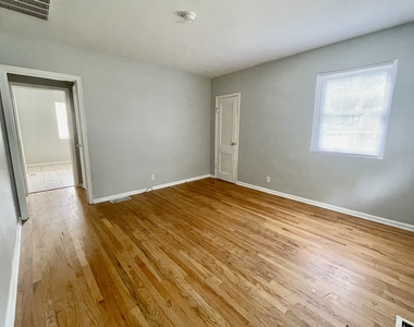 6103 Winthrop Avenue - Photo Thumbnail 2