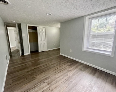 6103 Winthrop Avenue - Photo Thumbnail 15