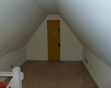 1132 N Hawthorne Lane - Photo Thumbnail 9