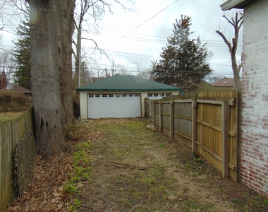 1132 N Hawthorne Lane - Photo Thumbnail 3