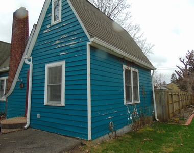 1132 N Hawthorne Lane - Photo Thumbnail 1