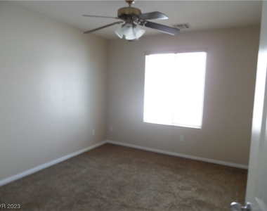 9083 Alex Creek Avenue - Photo Thumbnail 4