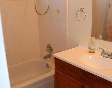 9690 N Donegal Place - Photo Thumbnail 4