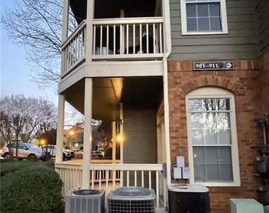 907 Mcgill Avenue Ne - Photo Thumbnail 1