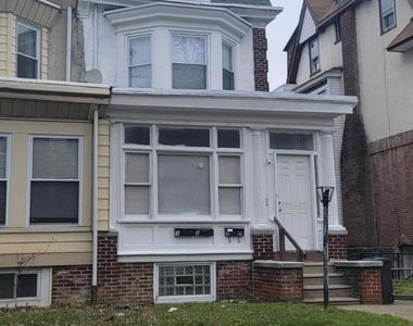 6149 W Columbia Avenue - Photo Thumbnail 17